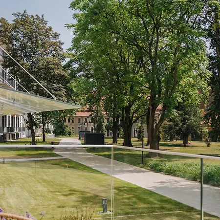 Przy Przystani Paryski Apartment *